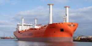 Танкер компании Odfjell оснастили ветряной установкой eSAIL