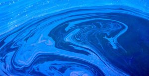 Нефтяное пятно у берегов Сингапура: власти проводят очистные работы