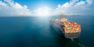 IMO вводит углеродный сбор для судов: шаг вперед или полумера?