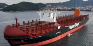 Экологичный флот Hapag-Lloyd: получен двенадцатый СПГ-контейнеровоз
