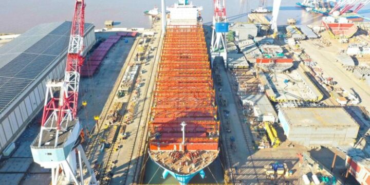 Tsuneishi Shipbuilding спустила на воду крупнейший метанольный контейнеровоз