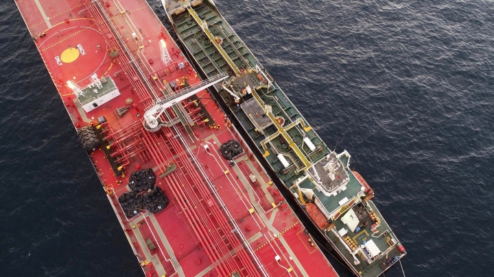 Сингапур выдаст лицензии на заправку судов метанолом с 2026 года